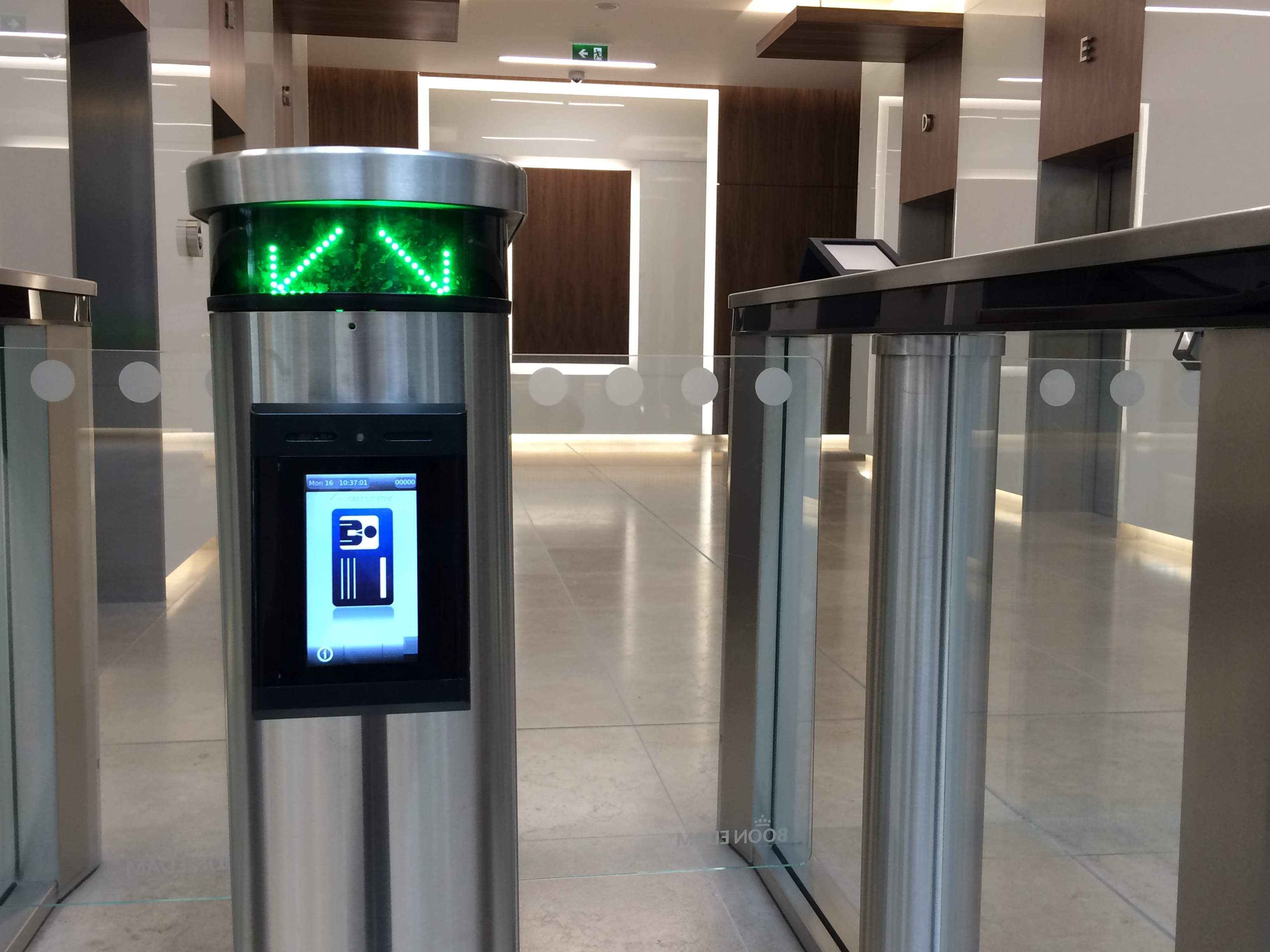 CEM Systems emerald intelligent access terminal 